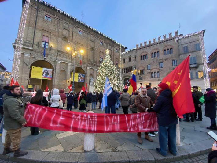 manifestazione pro Venezuela in piazza a Parma 
