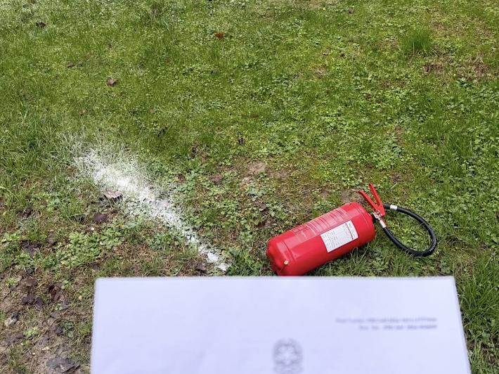 Svuotati all'esterno due estintori. Il sindaco: &laquo;Nessuno sconto a chi gioca con la vita altrui&raquo; 