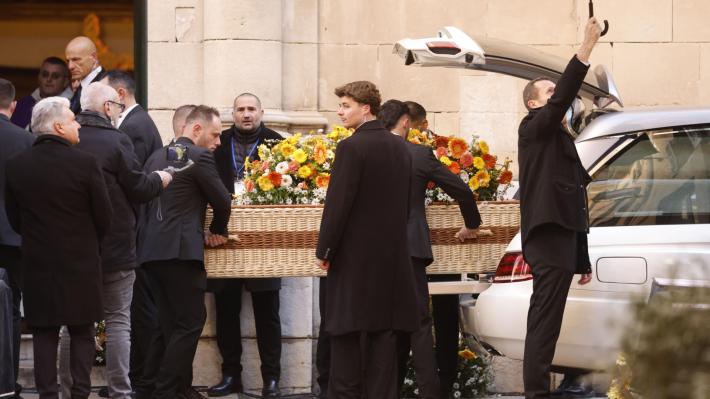 Cominciati funerali Bardot, salma dell'attrice accolta dal figlio