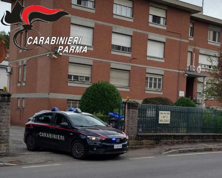Manomette il braccialetto elettronico e si presenta a casa della moglie violando il divieto di avvicinamento. arrestato 31enne straniero