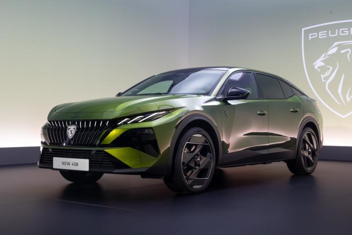 408, fuori dagli schemi: Peugeot rinnova la fastback