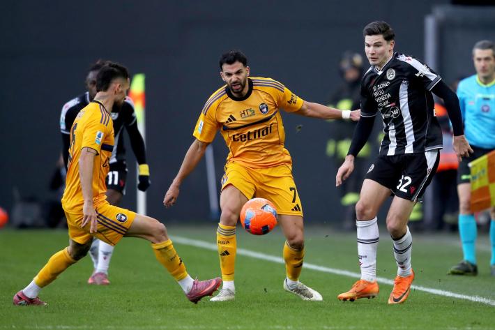 Importante pari del Pisa a Udine (2-2). Il Bologna in 10 pari a Como (1-1) - Risultati e classifica