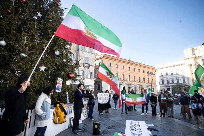 La comunit&agrave; iraniana in Piazza: &laquo;Regime assassino. Vogliamo libert&agrave;&raquo;
