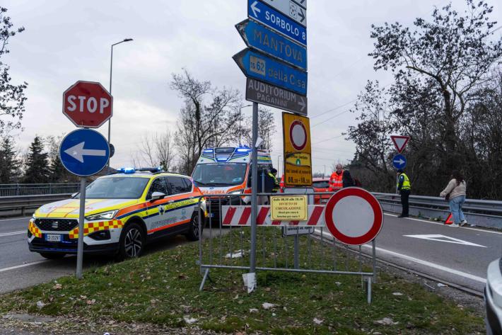 Incidente in via Mantova: due ambulanze sul posto, traffico in tilt