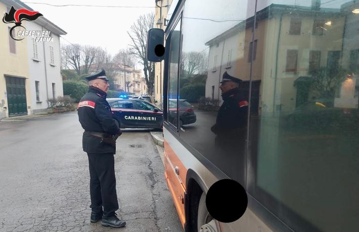 San Secondo P.se: rimproverato perch&eacute; fuma a bordo, si vendica spaccando il vetro dell&rsquo;autobus. Giovane straniero denunciato per danneggiamento.