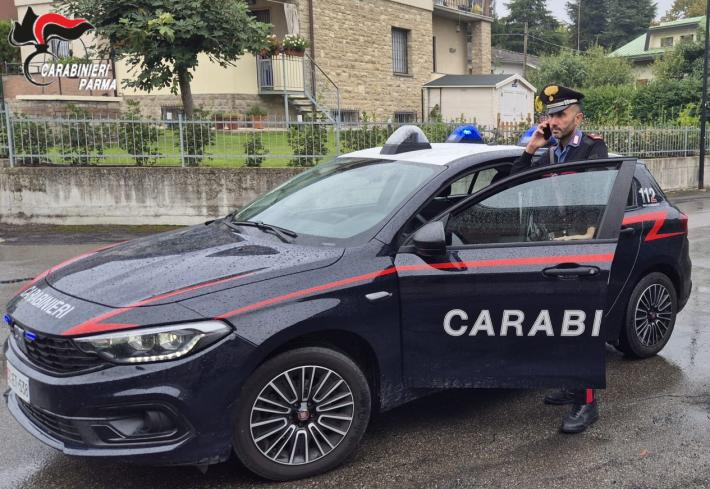 Sala Baganza: fermato con un coltello di 21 centimetri e dell&rsquo;hashish nascosti nella giacca. Denunciato 30enne italiano