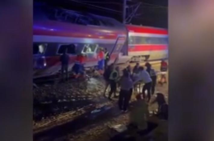 Almeno 5 i morti in un deragliamento di due treni in Spagna  tra Malaga a Madrid