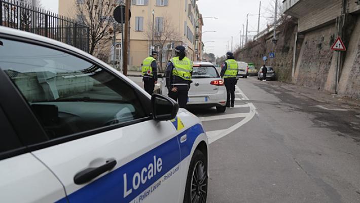 Controlli stradali e antidroga della Polizia Locale nel quartiere San Leonardo