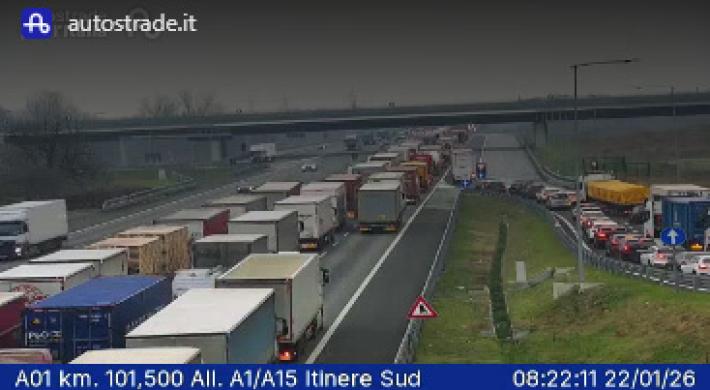 Incidente in A1 tra Fidenza e Parma: 9 chilometri di coda, traffico in uscita a Fidenza. Incidente anche sulla via Emilia fra la citt&agrave; e San Prospero 