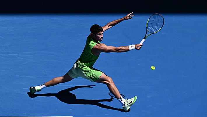 Alcaraz agli ottavi, Medvedev piega Marozsan