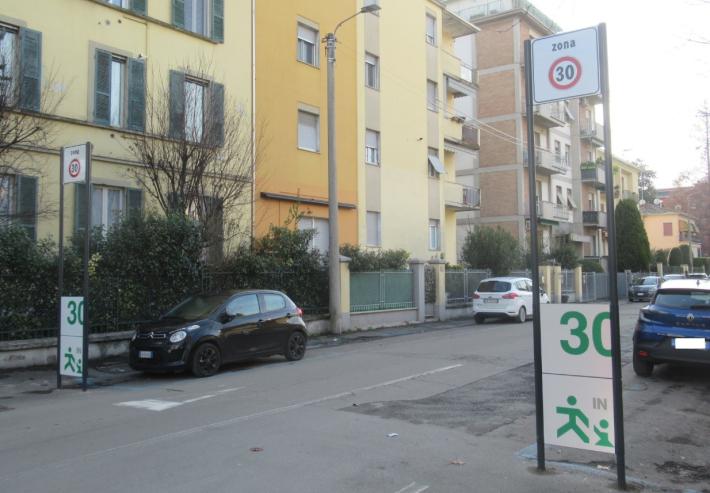 "Zona 30" ecco la nuova segnaletica in via Sassari e dintorni
