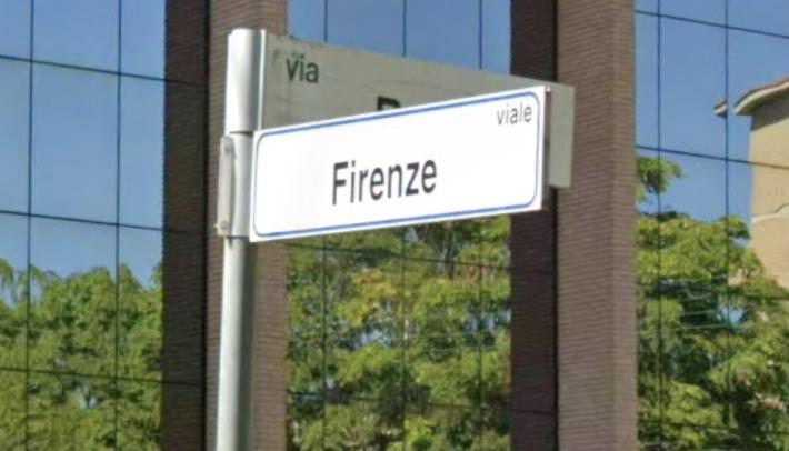 Violenta rissa in via Firenze, forze dell'ordine sul posto: ci sono dei feriti