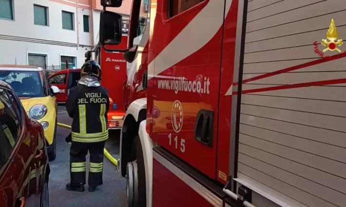 Crolla parte di un muraglione a Genova, sfollate quattro famiglie