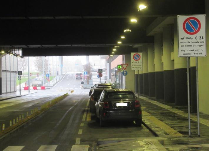 Stazione di Parma, il &laquo;piano strategico&raquo; per chi accompagna ? Nessuno rispetta il divieto