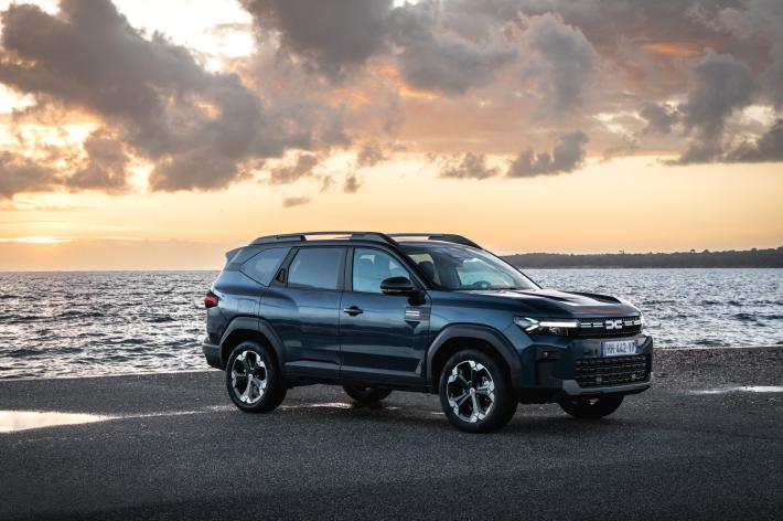 Bigster e Duster: evoluzione Dacia con il 4x4 ibrido Bi-fuel e cambio automatico 
