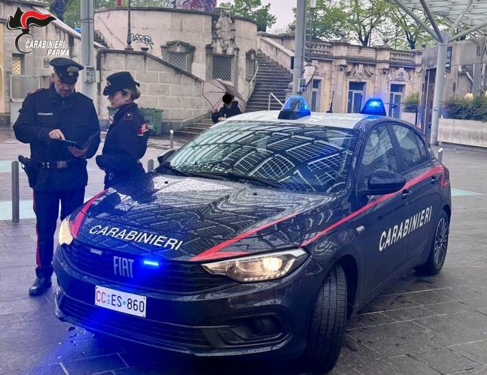  I carabinieri incastrano il presunto autore seriale: scatta il carcere per un 43enne italiano.