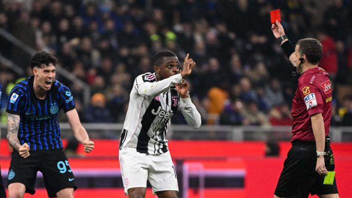 Inter-Juve, emozioni e sviste, 3-2: bianconeri in dieci, tre punti fondamenmtali per Chivu.  Fiorentina, 2-1 a Como. L'Atalanta espugna l'Olimpico (2-0 alla Lazio) - Risultati e classifica