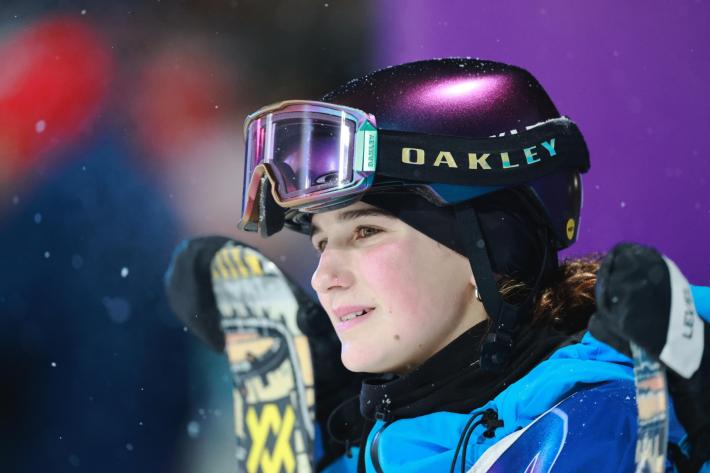 Bronzo eroico con il crociato lesionato per Flora Tabanelli, l'Italia sale a 23 medaglie a Milano Cortina