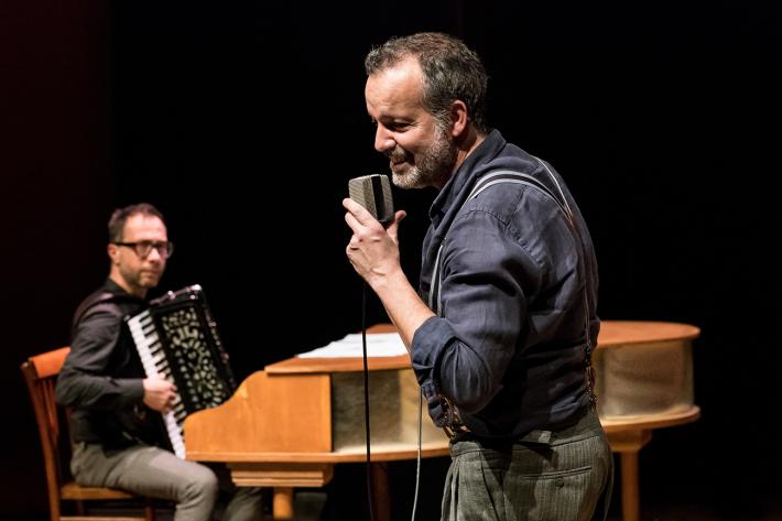 A Ragazzola: magnifico "Nel blu, avere tra le braccia tanta felicit&agrave;"