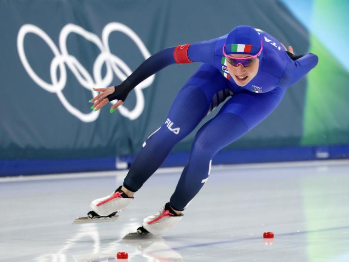 Milano Cortina: 1500 metri pattinaggio velocit&agrave;, Lollobrigida fuori dal podio 