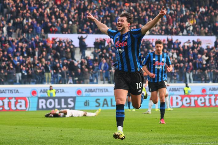 L'Atalanta ribalta il big match col Napoli: 2-1. Il Genoa travolge il Torino 3-0 nello scontro salvezza - Risultati e classifica