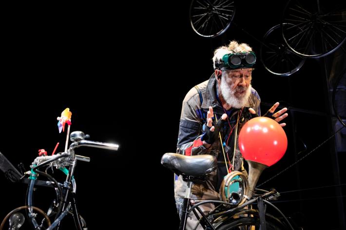 Alessandro Benvenuti tra smarrimenti di vita e teatro cerca il &laquo;Lieto Fine&raquo;