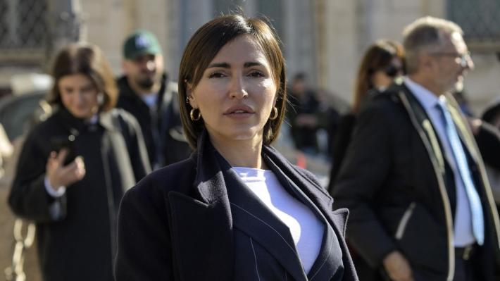 Le &laquo;meno vedenti&raquo; scambiano la Brancale per Paola Barale: &laquo;Stava meglio bionda&raquo;