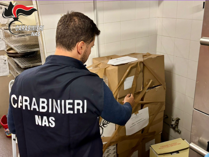 Sequestrate oltre 290 confezioni di conserve irregolari