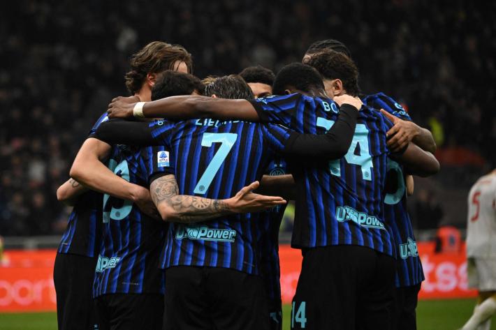 Inter, uno-due battuto il Genoa. Il Verona lotta, ma al 96' colpaccio di Lukaku: vittoria in trasferta del Napoli. Il Como va sotto poi esagera: 3-1 al Lecce - Risultati e classifica