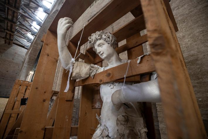 Sei sculture danneggiate nel 1944 tornano al Teatro Farnese di Parma