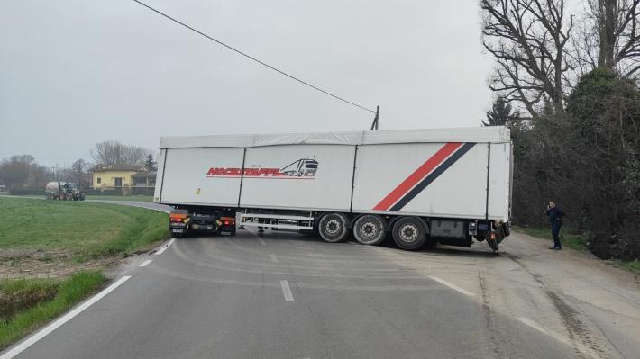 Incidente tra Sissa Trecasali e Torrile, traffico bloccato