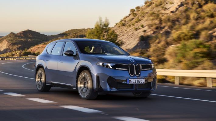 Benvenuti nel futuro: Bmw iX3, l'auto che demolisce i luoghi comuni sull'elettrico