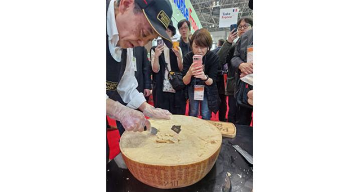Il parmigiano reggiano conquista Tokyo: la dop protagonista a foodex Japan tra cultura e innovazione
