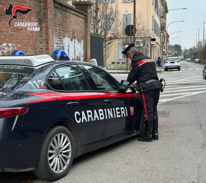 Parma: terrore al Caf, estrae un martello e rapina l'impiegata. indagine lampo dei carabinieri - denunciato 28enne straniero