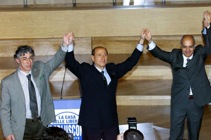 Il presidente Mattarella: "Con Bossi l'Italia perde un sincero democratico".  Giorgia Meloni: "Fondamentale l'apporto di Bossi al primo centrodestra"