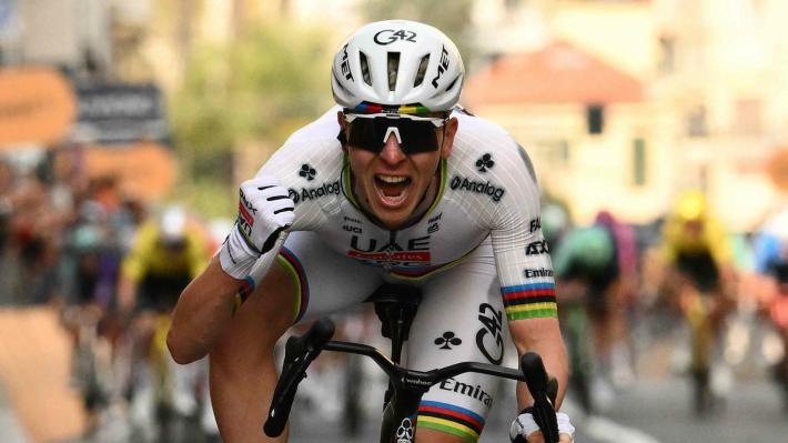 Pogacar cade e poi trionfa, la Sanremo &egrave; finalmente sua