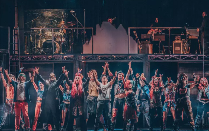 Il rock simbolo di libert&agrave; e ribellione dei Queen nel musical 'We Will Rock You'