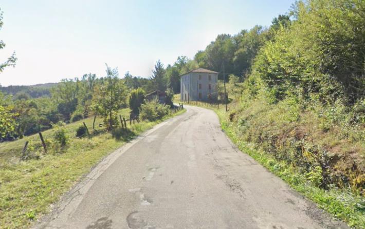 Auto fuori strada a Compiano: ferite di media gravit&agrave; per il conducente 