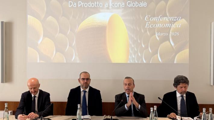 Parmigiano reggiano: nel 2025 crescono produzione (+2,7%), export (+2,7%) e valore al consumo, mentre frena il mercato domestico (-10%) 