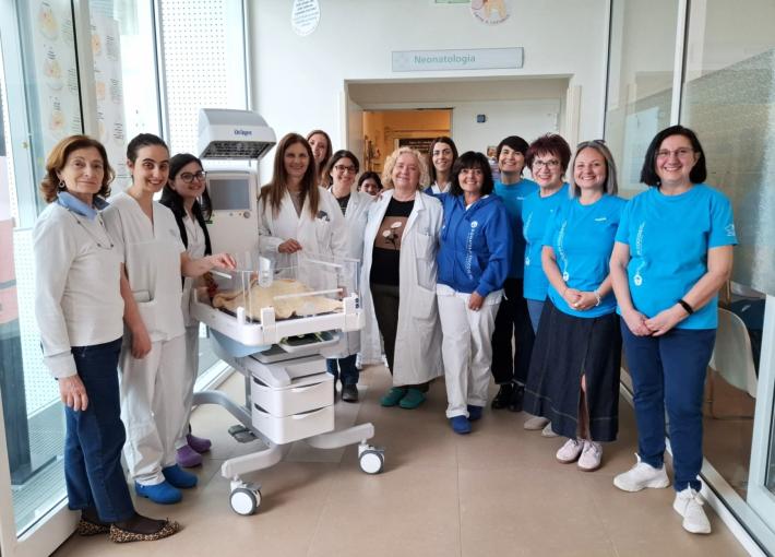 Un lettino termico per la Neonatologia: il dono dei &ldquo;Donatori di Coccole&rdquo; al Maggiore