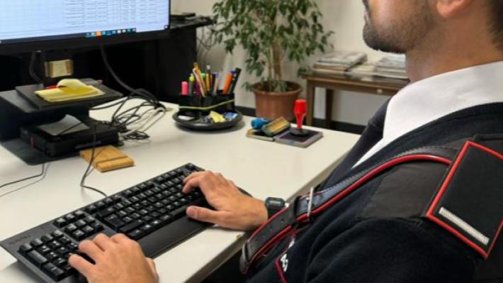 Cerca l'auto on line ma trova una truffa: denunciata una 55enne