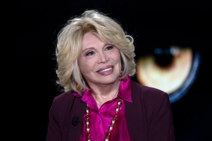 Amanda Lear si confessa: "Dal&igrave; era impotente. Bowie? Non mi piaceva molto"