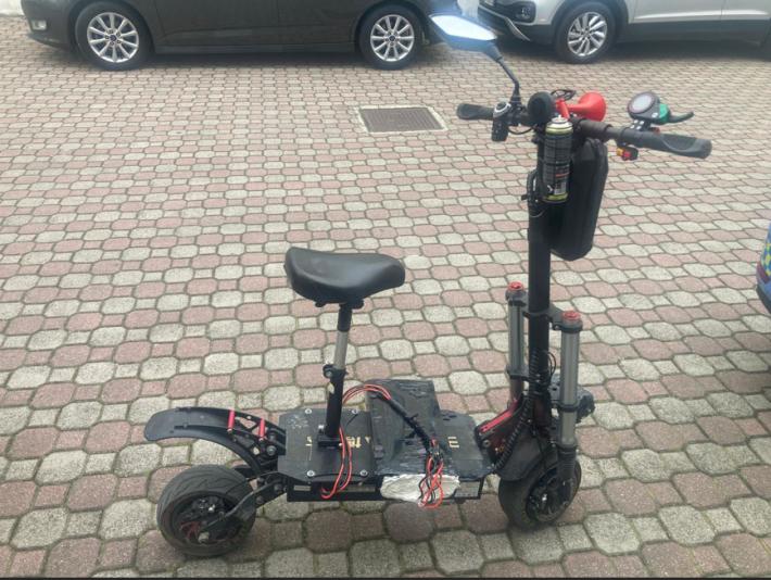 Il monopattino sequestrato dalla Polstrada