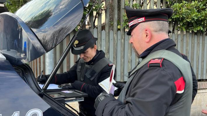 Rubano arredi da una seconda casa: incastrati dalle telecamere