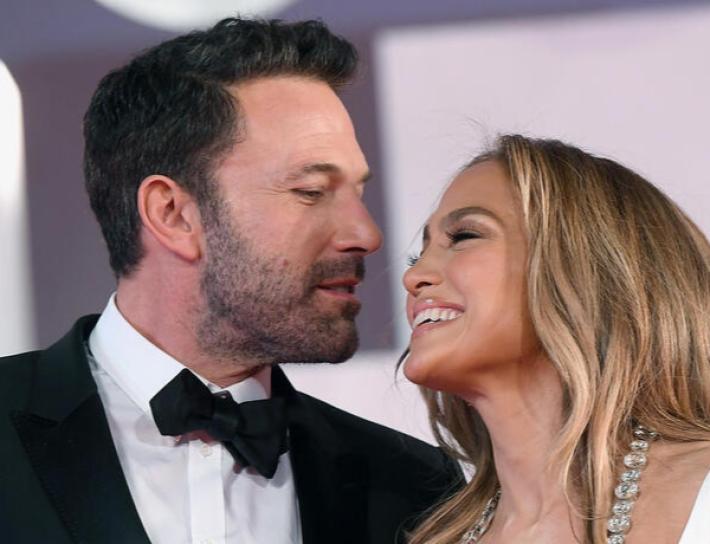 Ben Affleck, 50 anni tra nuovi film e vecchi amori