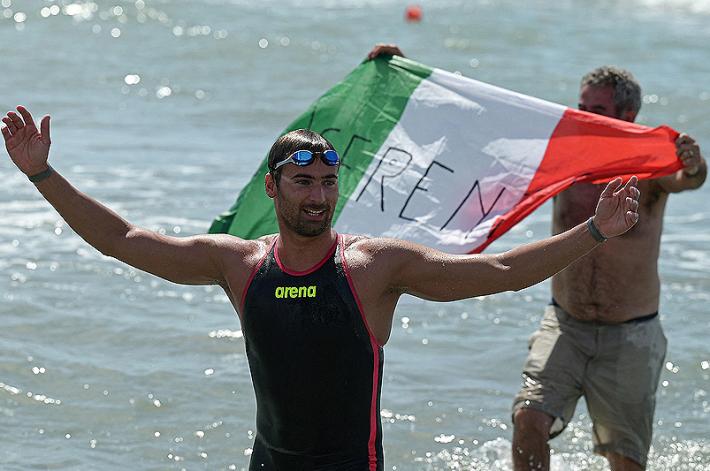 Fondo: oro di Domenico Acerenza nei 10km in acque libere