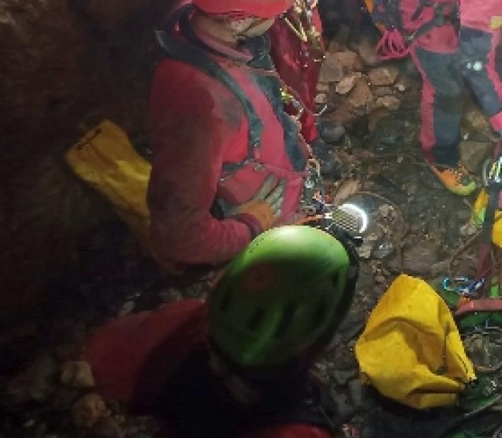 India, bambino di 8 anni cade in un pozzo di 17 metri