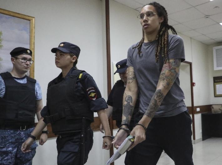 Mosca libera la star della Nba Griner, scambio con Viktor Bout