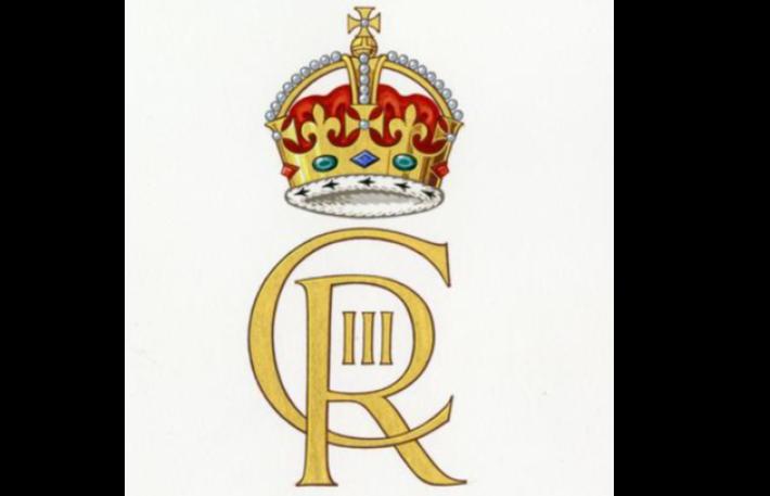 Primo cambio per re Carlo dopo Elisabetta: per il sigillo sceglie la corona Tudor di Enrico VIII (e del nonno)