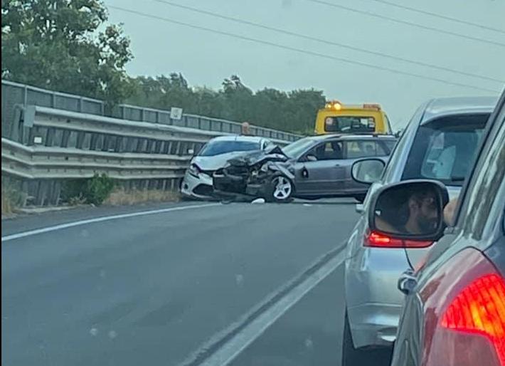 Frontale in tangenziale a Fraore: due feriti gravi